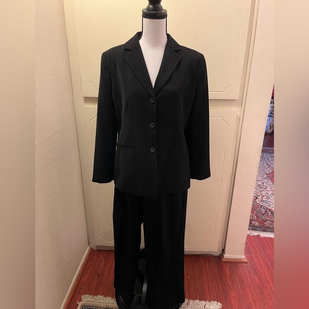 BEECHERS BROOK Strip Black Pants Set .Good Condition